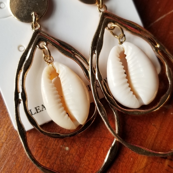 Goldtone Cowrie Shell Pierced Earrings - Picture 5 of 8